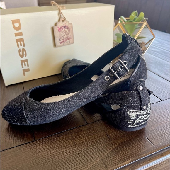 Diesel 1978 Women’s Water Lily Sandals - Picture 6 of 14